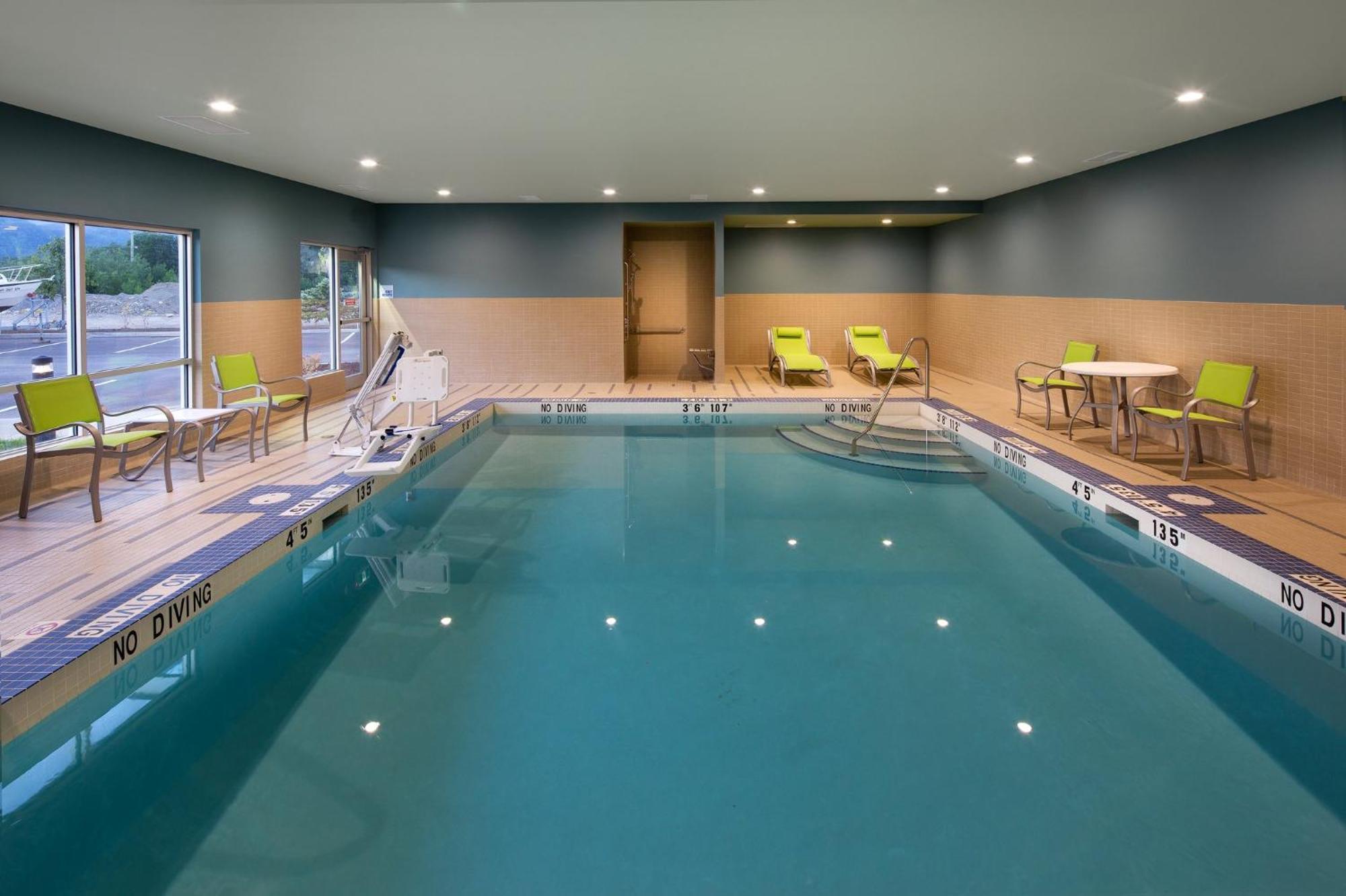 Holiday Inn Express & Suites Terrace By Ihg Extérieur photo