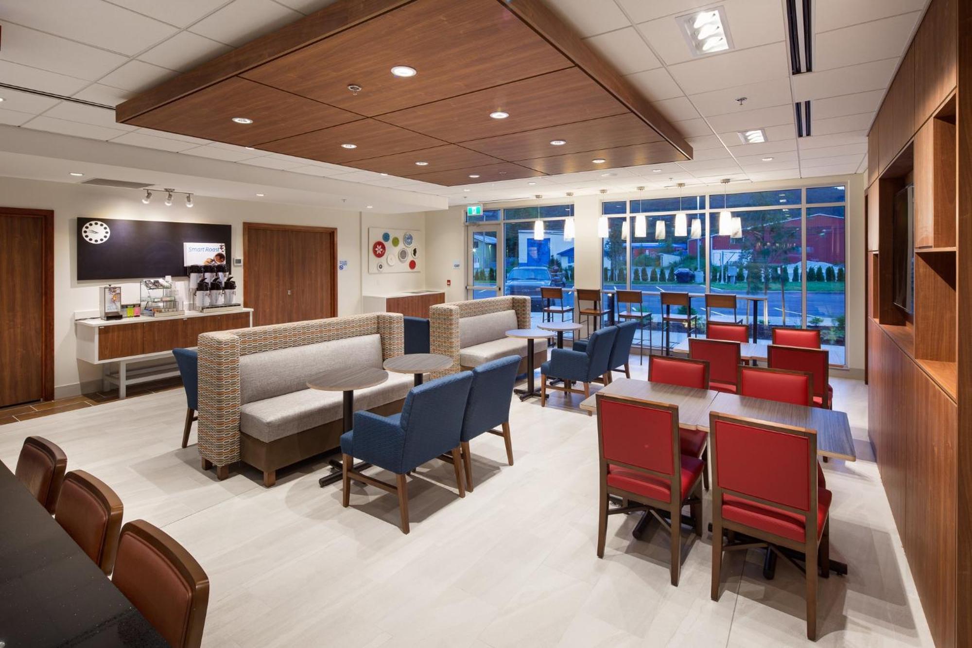 Holiday Inn Express & Suites Terrace By Ihg Extérieur photo